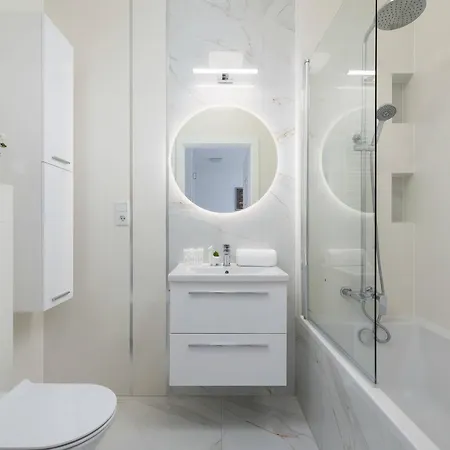 Fabryczna Modern With Balcony & Parking In Cracow By Renters *