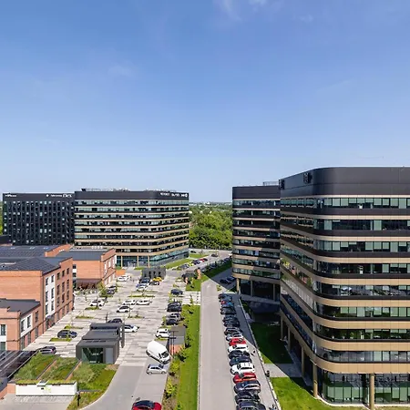 Fabryczna Modern With Balcony & Parking In Cracow By Renters 아파트 *