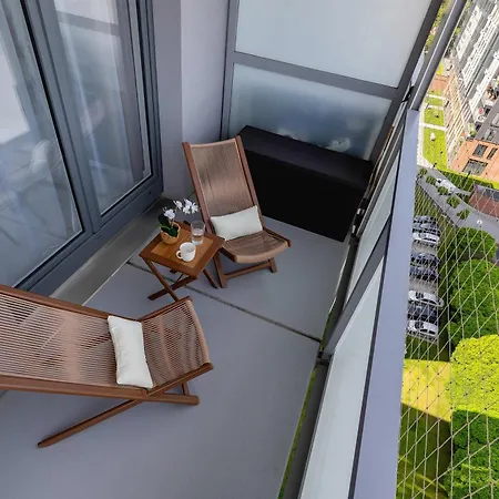 Fabryczna Modern With Balcony & Parking In Cracow By Renters 아파트 크라쿠프