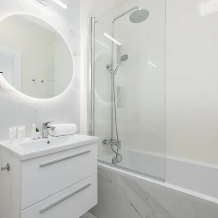 Fabryczna Modern With Balcony & Parking In Cracow By Renters *