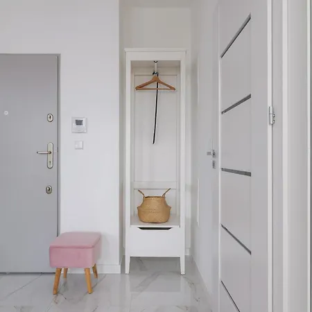 아파트 Fabryczna Modern With Balcony & Parking In Cracow By Renters 크라쿠프