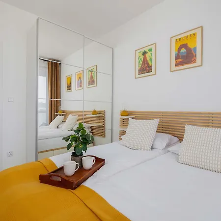 Apartament Fabryczna Modern With Balcony&parking In Cracow By Renters