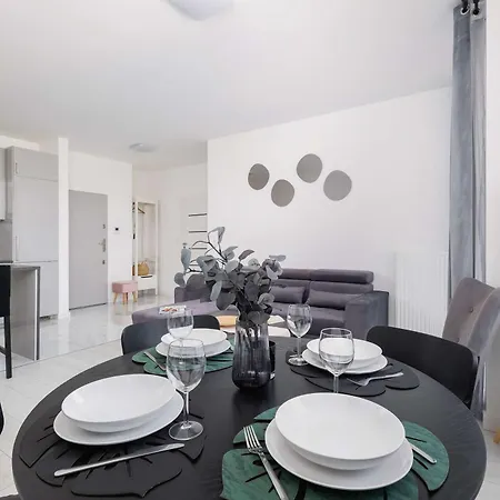 Apartament Fabryczna Modern With Balcony&parking In Cracow By Renters
