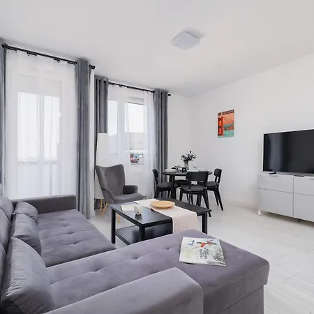 Fabryczna Modern With Balcony&parking In Cracow By Renters