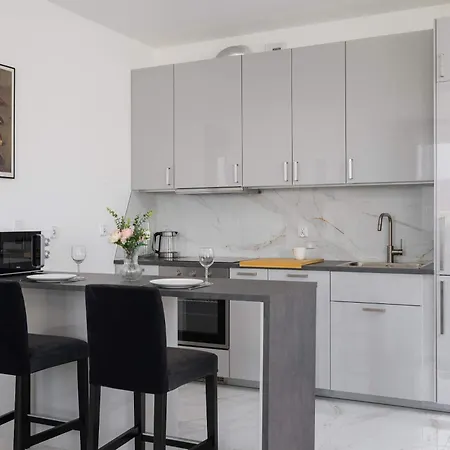 Apartament Fabryczna Modern With Balcony&parking In Cracow By Renters
