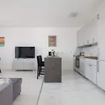 Lägenhet Fabryczna Modern With Balcony & Parking In Cracow By Renters *