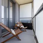 Fabryczna Modern With Balcony & Parking In Cracow By Renters Lägenhet *