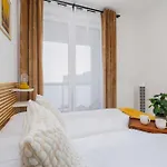 Lägenhet Fabryczna Modern With Balcony & Parking In Cracow By Renters Kraków