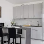 Lägenhet Fabryczna Modern With Balcony & Parking In Cracow By Renters
