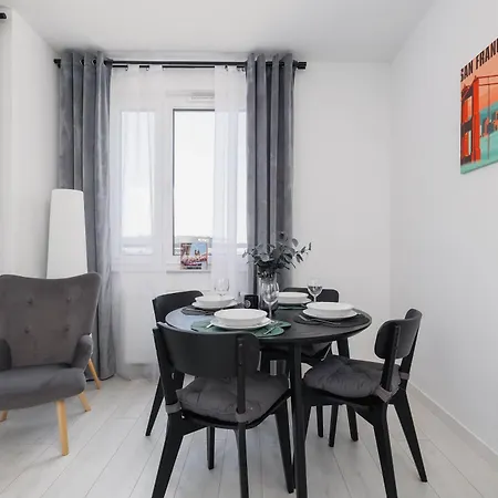 Fabryczna Modern With Balcony&parking In Cracow By Renters Apartament