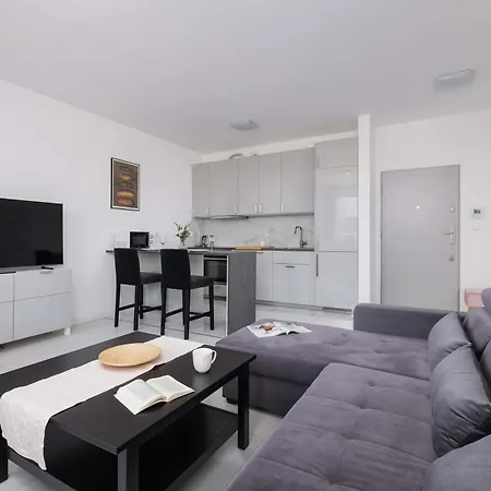 Fabryczna Modern With Balcony & Parking In Cracow By Renters *