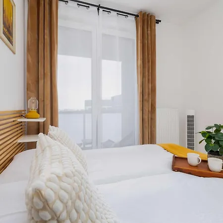 アパート Fabryczna Modern With Balcony & Parking In Cracow By Renters クラクフ